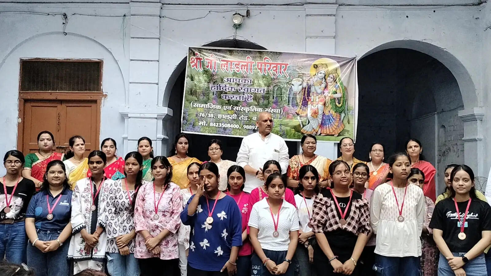 मेधावी बच्चों को मिला सम्मान, सनातन परंपरा के साथ हुआ कन्या पूजन : आकांक्षा गुप्ता