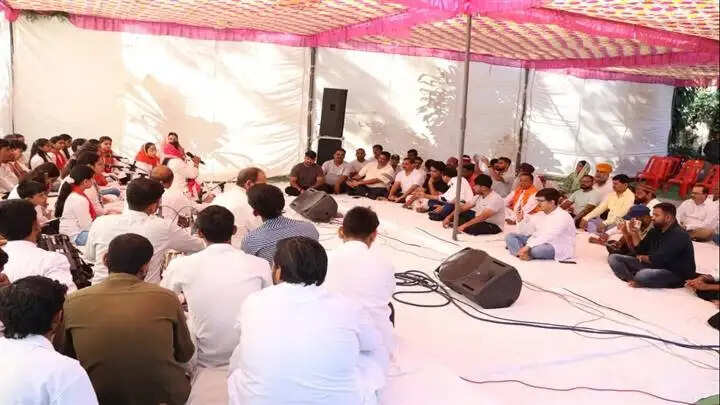 सीहोरः महात्मा गांधी एवं लाल बहादुर शास्त्री की जयंती पर स्वच्छता मित्रों का किया गया सम्मान
