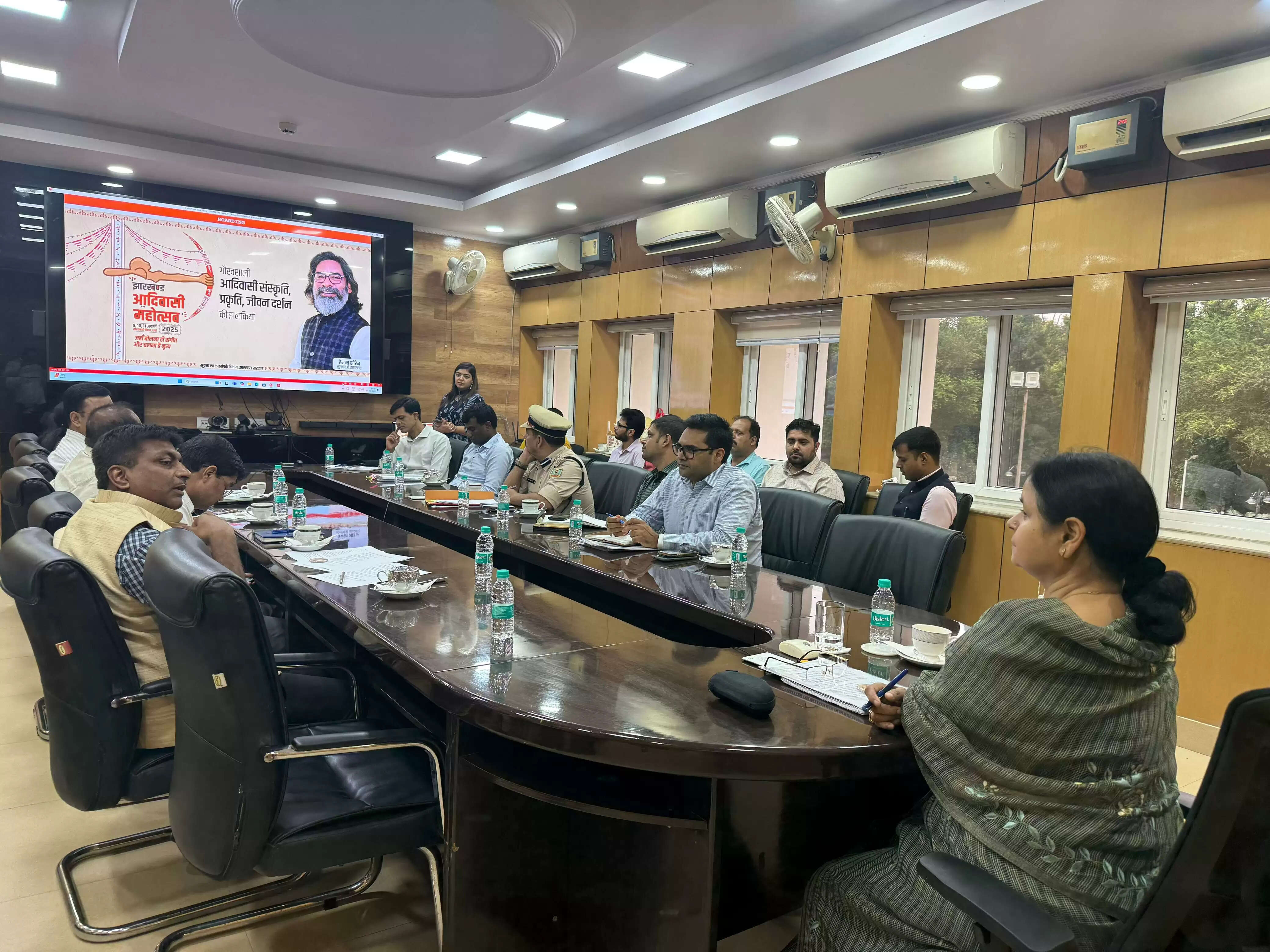 आदिवासी महोत्सव में फिल्म फेस्टिवल का आयोजन, सीएस ने की बैठक