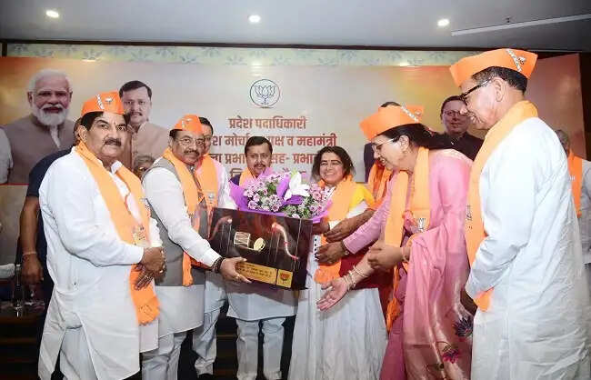 देवभूमि से भगवा राष्ट्रवाद का संदेश देने का आह्वान, 2027 में फिर सरकार बनाने का संकल्प