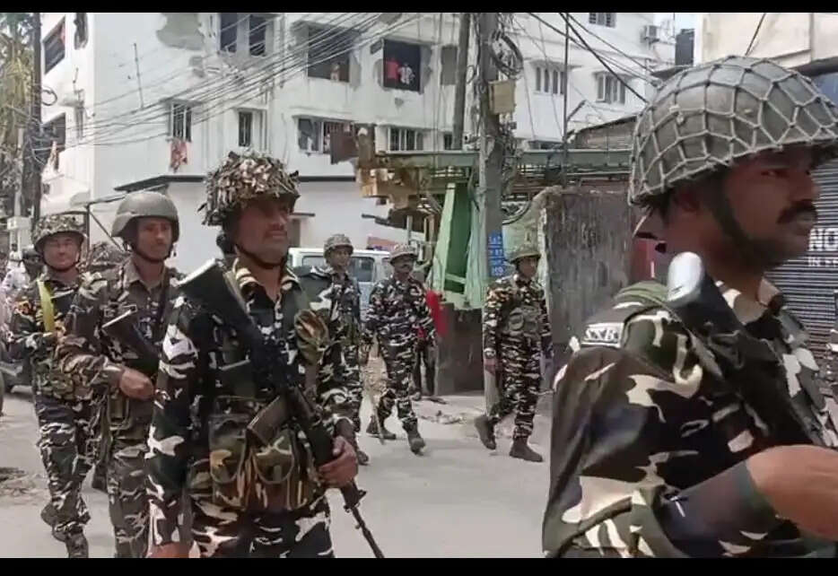 सिलीगुड़ी में चुनाव से पहले सुरक्षा कड़ी, केंद्रीय बलों का रूट मार्च