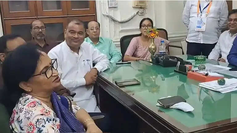 तृणमूल प्रदेश अध्यक्ष पद से इस्तीफे के बाद चंद्रिमा भट्टाचार्य ने ऋतब्रत बनर्जी गुट के नेताओं से की मुलाकात, अटकलें तेज