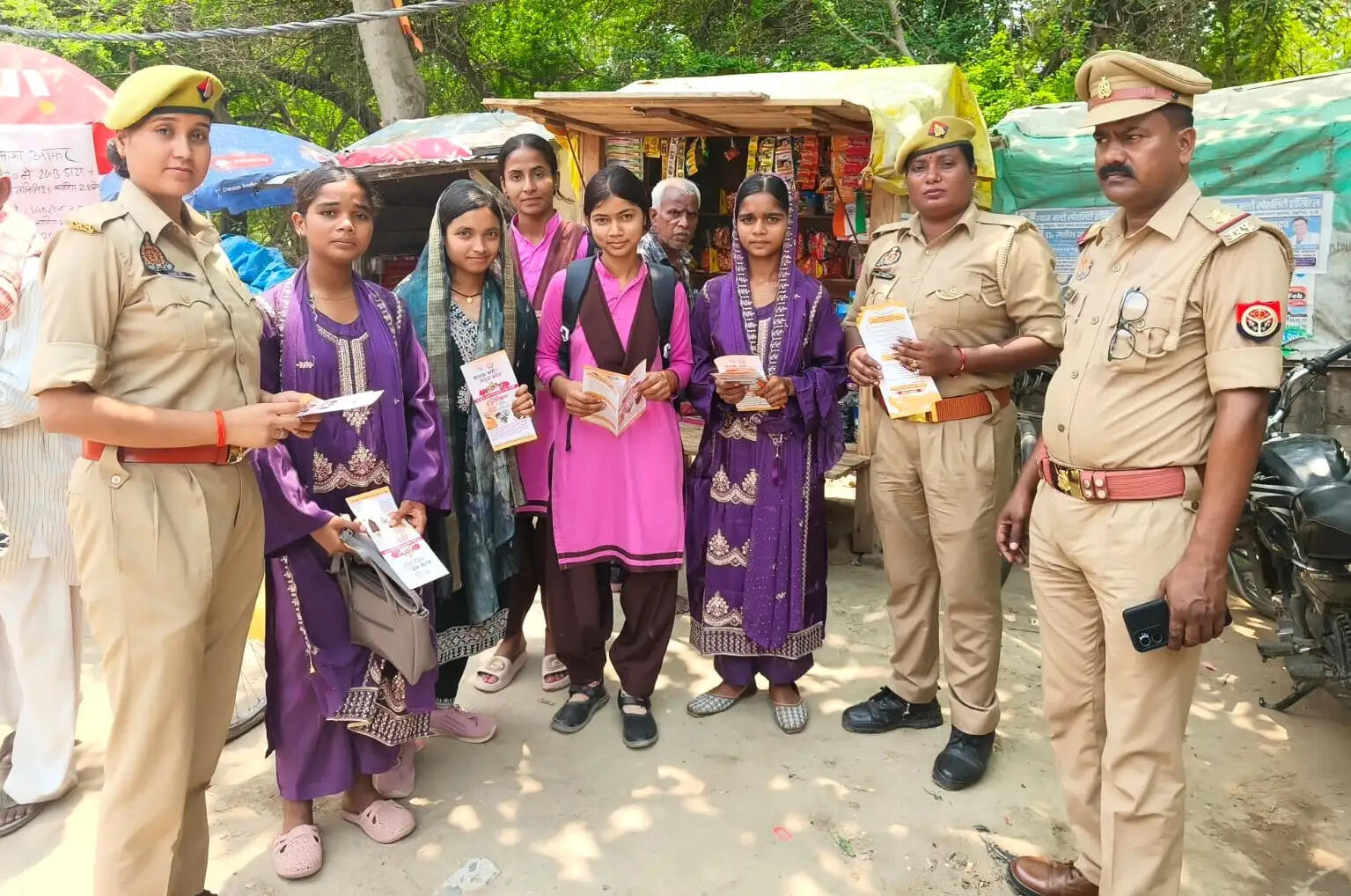 समस्या पड़ने पर महिलाएं मिलाए पुलिस हेल्पलाइन नंबर : एसपी