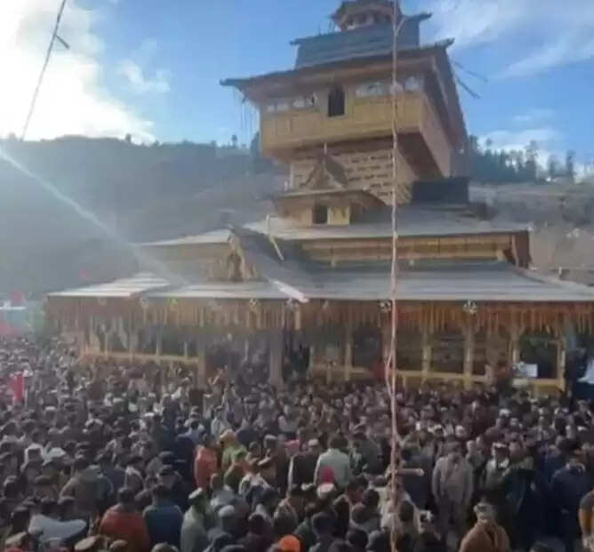 शिमला : 54 साल बाद शांत महायज्ञ शुरू, देव संस्कृति के रंग में रंगा झड़ग गांव