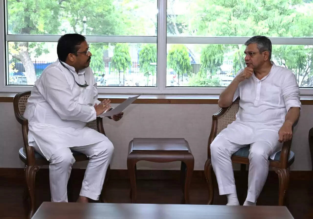 वंदे भारत एक्सप्रेस का ठहराव बगहा में हो : सांसद