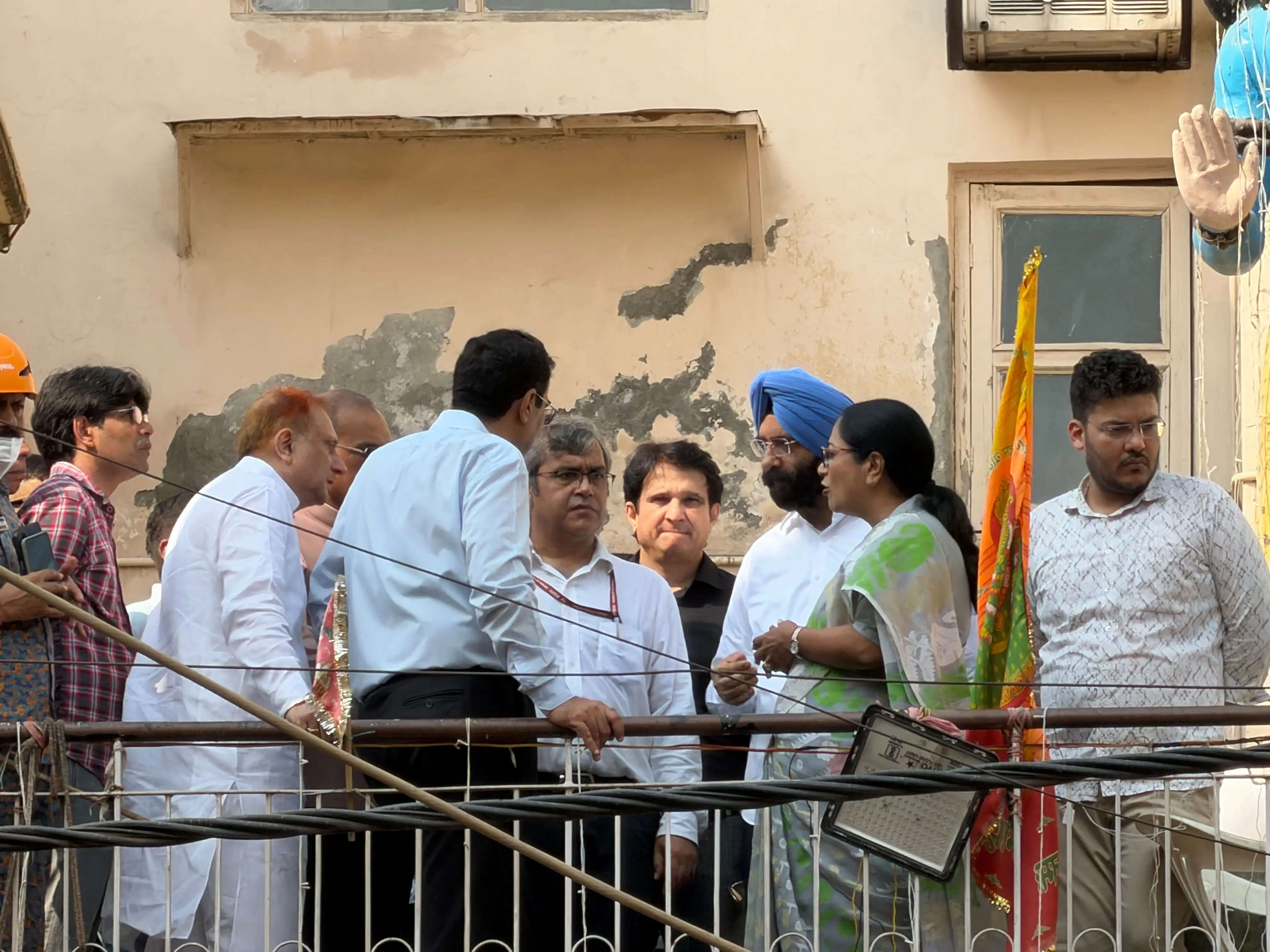 सत्य निकेतन हादसे के बाद दिल्ली में पांचवीं मंजिल वाले भवनों को फौरन सील करने के निर्देश