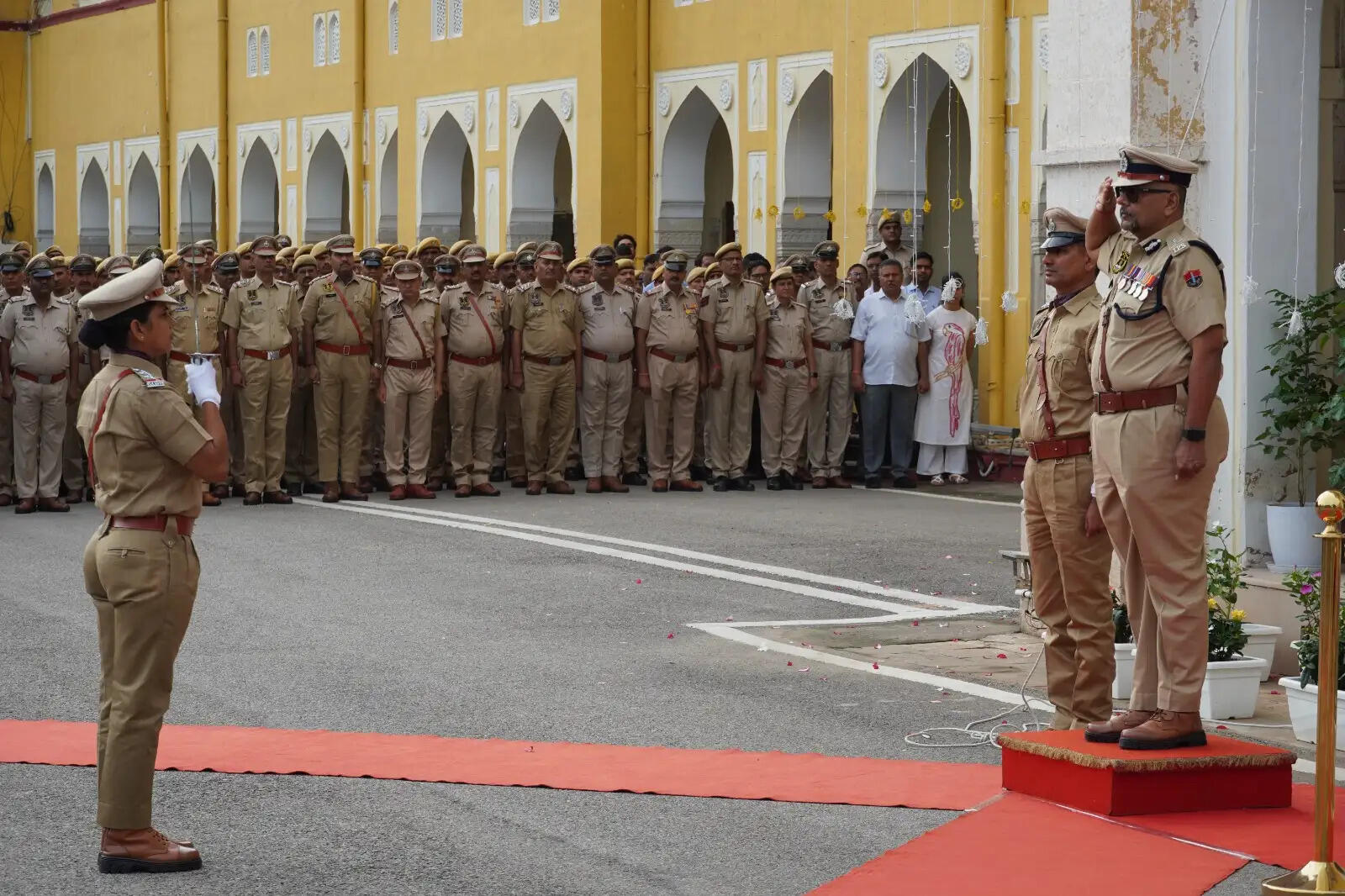 स्वतंत्रता दिवस पर पुलिस कमिश्नरेट में पुलिस कमिश्नर सचिन मित्तल ने किया ध्वजारोहण