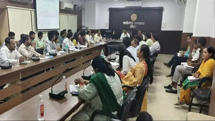 पीएचई विभाग के प्रमुख सचिव नरहरि ने की जल जीवन मिशन कार्यों की समीक्षा