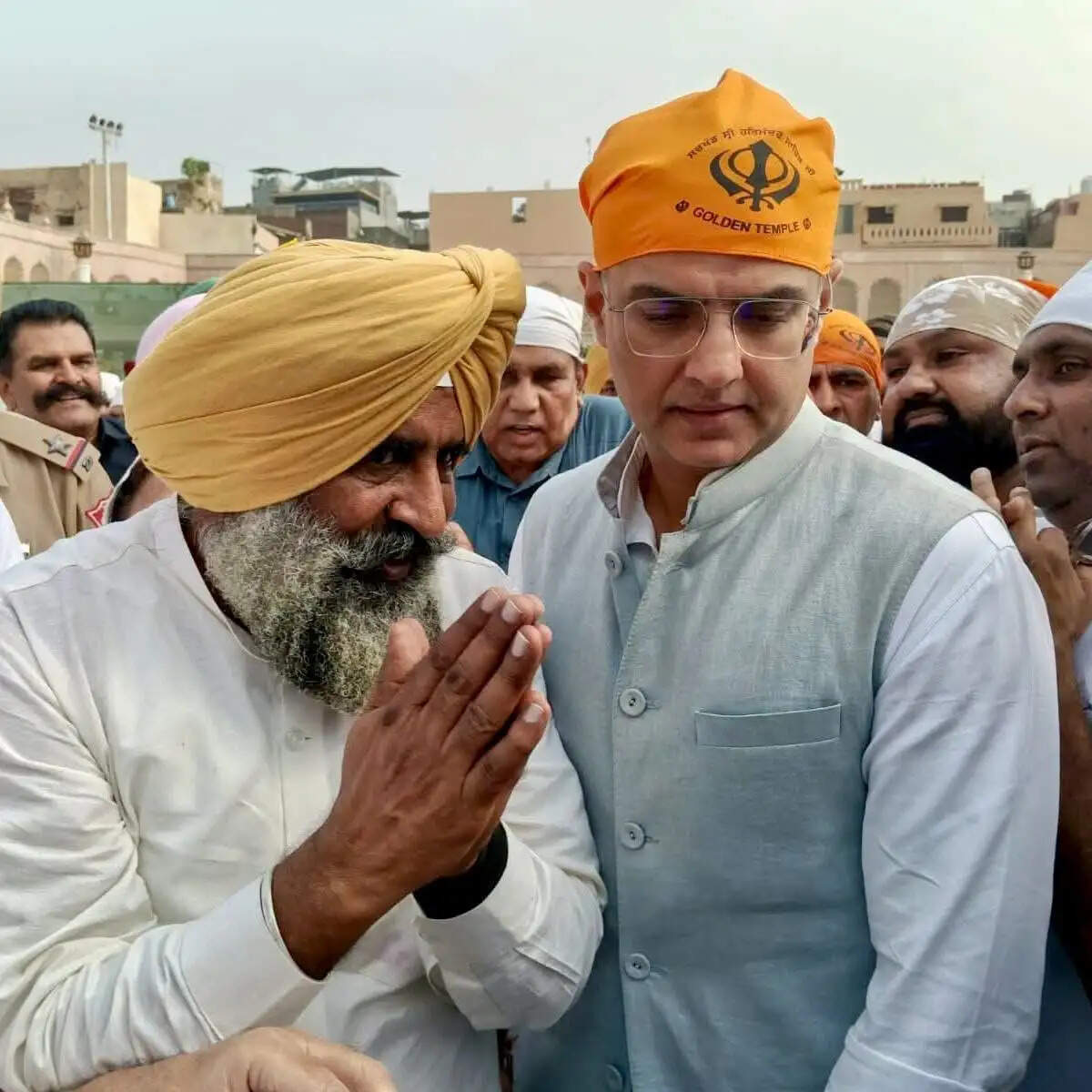 परगट सिंह और सचिन पायलट ने श्री हरमंदिर साहिब में टेका माथा