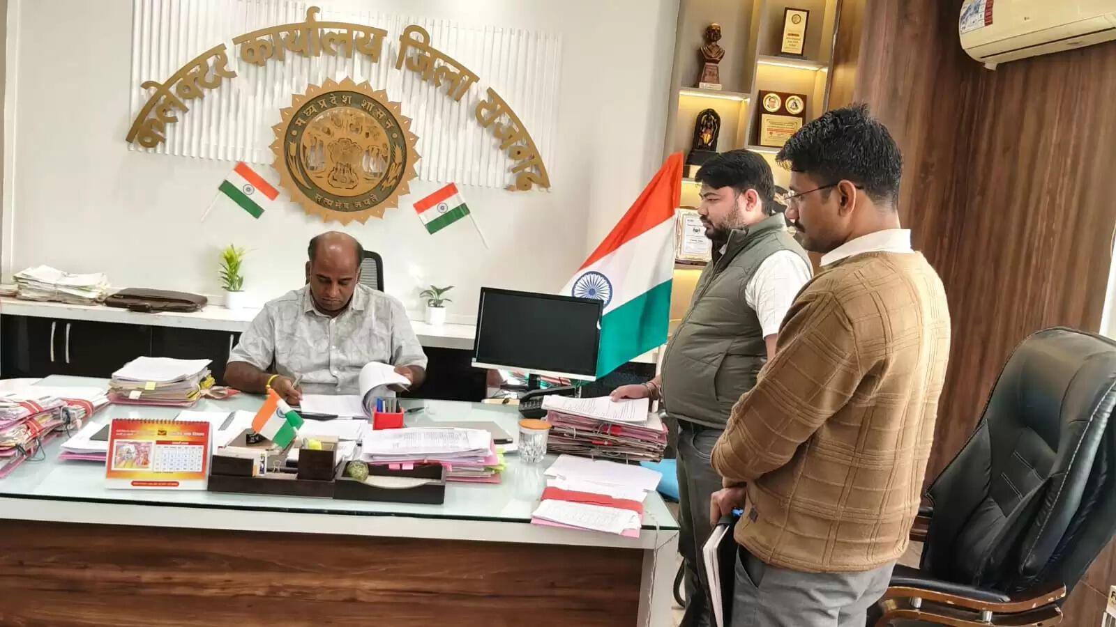 राजगढ़ः संबल योजना में लापरवाही बर्दाश्त नही -कलेक्टर