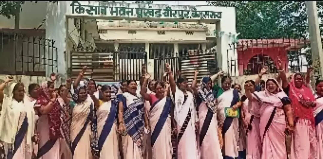 आठ माह से प्रोत्साहन राशि नहीं मिलने पर आशा कार्यकर्ताओं का धरना, सेवाएं बाधित