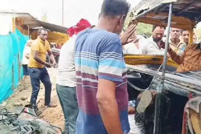 मप्र के पन्ना में ऑटो, बाइक और बोलेरो के बीच जोरदार भिड़ंत, दो युवकों की मौत