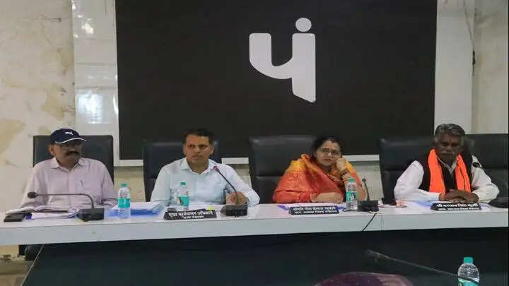 विदिशाः जिला पंचायत की सामान्य सभा की बैठक में अध्यक्ष गीता रघुवंशी ने दिए सख्त निर्देश