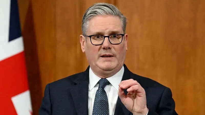 होर्मुज जलडमरूमध्य में युद्धपोत भेजने से ब्रिटिश प्रधानमंत्री ने किया इनकार