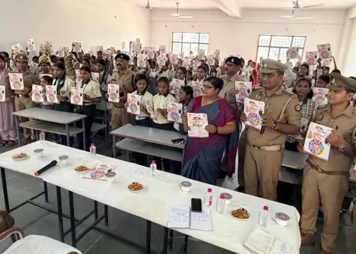 वाराणसी : महर्षि संदीपनी विद्यालय की छात्राओं एवं शिक्षिकाओं को मिशन शक्ति अभियान के तहत किया गया जागरूक