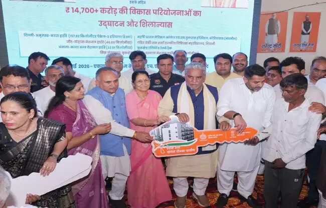 जींद से चलकर सोनीपत पहुंची हाइड्रोजन ट्रेन का जाेरदार स्वागत