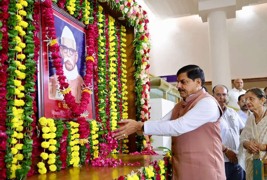 मप्र के मुख्यमंत्री के रूप में पं. रविशंकर शुक्ल का योगदान सदैव स्मरणीय रहेगा : मुख्यमंत्री डॉ. यादव