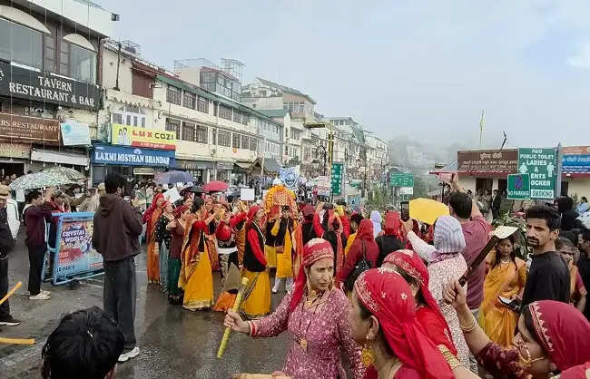 मसूरी में शरदोत्सव का रंगारंग आगाज, लोक संस्कृति के रंग में रंगी पर्यटन नगरी