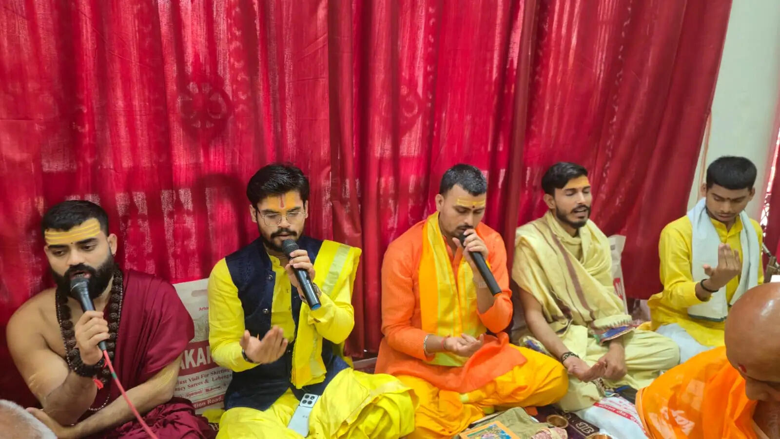 ईद व चैती दुर्गा पूजा पर सुपौल के बाजारों में उमड़ा जनसैलाब