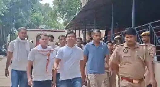 जेल से बाहर आते ही फिर हिरासत में लिए गए भाजपा नेता आशीष उपाध्याय