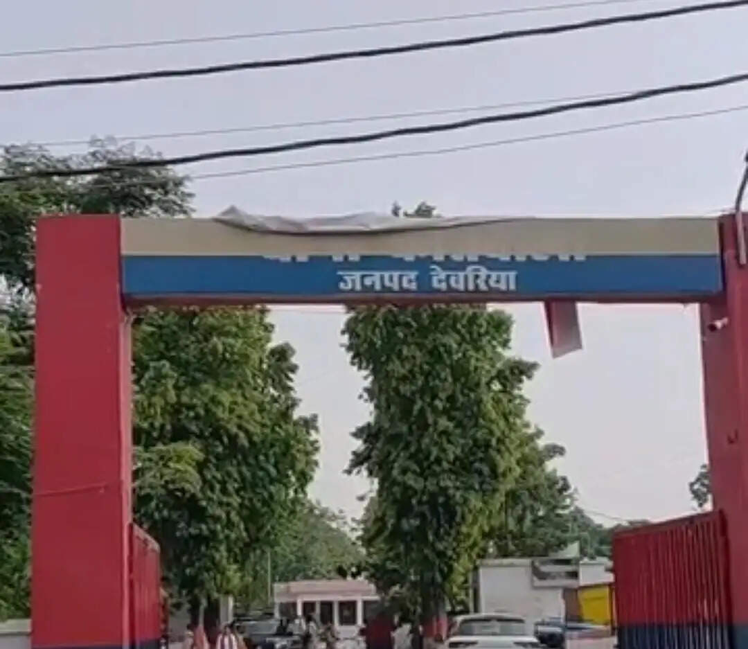देवरिया : युवती को गाड़ी में बैठाकर ले जाने का प्रयास, विरोध पर छोड़कर हुए फरार