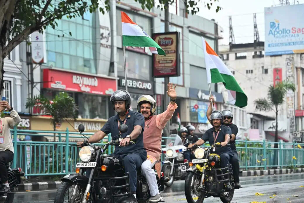 भोपाल में भाजपा की तिरंगा यात्रा में उमड़ा जनसैलाब,&nbsp;बुलेट से पहुंचे मुख्यमंत्री डॉ. यादव