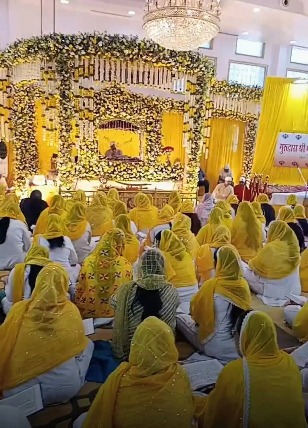 गुरु नानक देव के 556वें प्रकाश पर सजा रैन सवाई दीवान