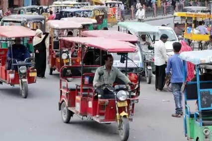 जयपुर में ई-रिक्शा संचालन पर लगाम: क्यूआर और कलर कोडिंग से होगी निगरानी
