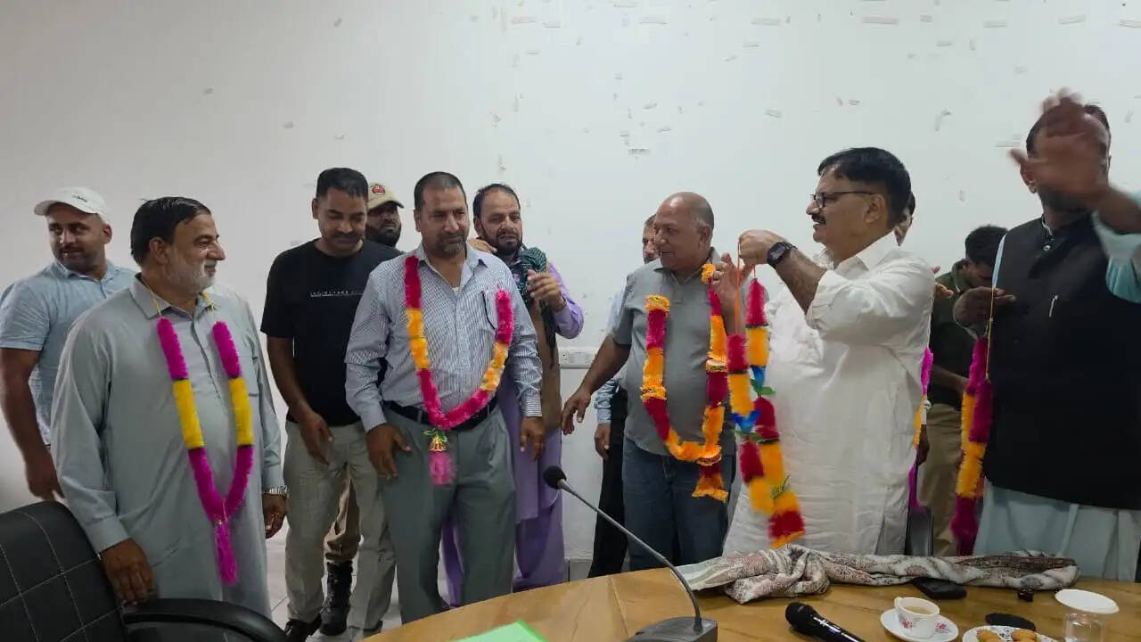 भाजपा कार्यकर्ताओं ने थामा नेशनल कॉन्फ्रेंस का दामन, जावेद अहमद राणा के नेतृत्व पर जताया भरोसा