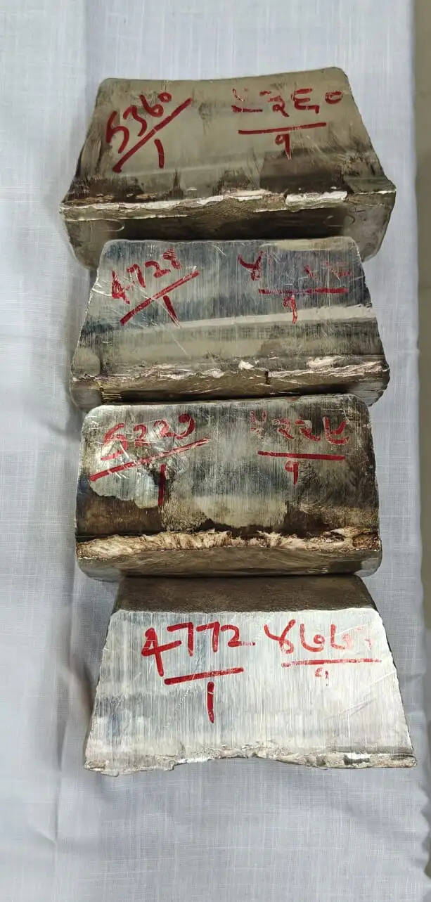 रिश्वत लेते गिरफ्तार सहायक अभियंता के घर से 43.38 लाख नकद और 20 किलो चांदी बरामद