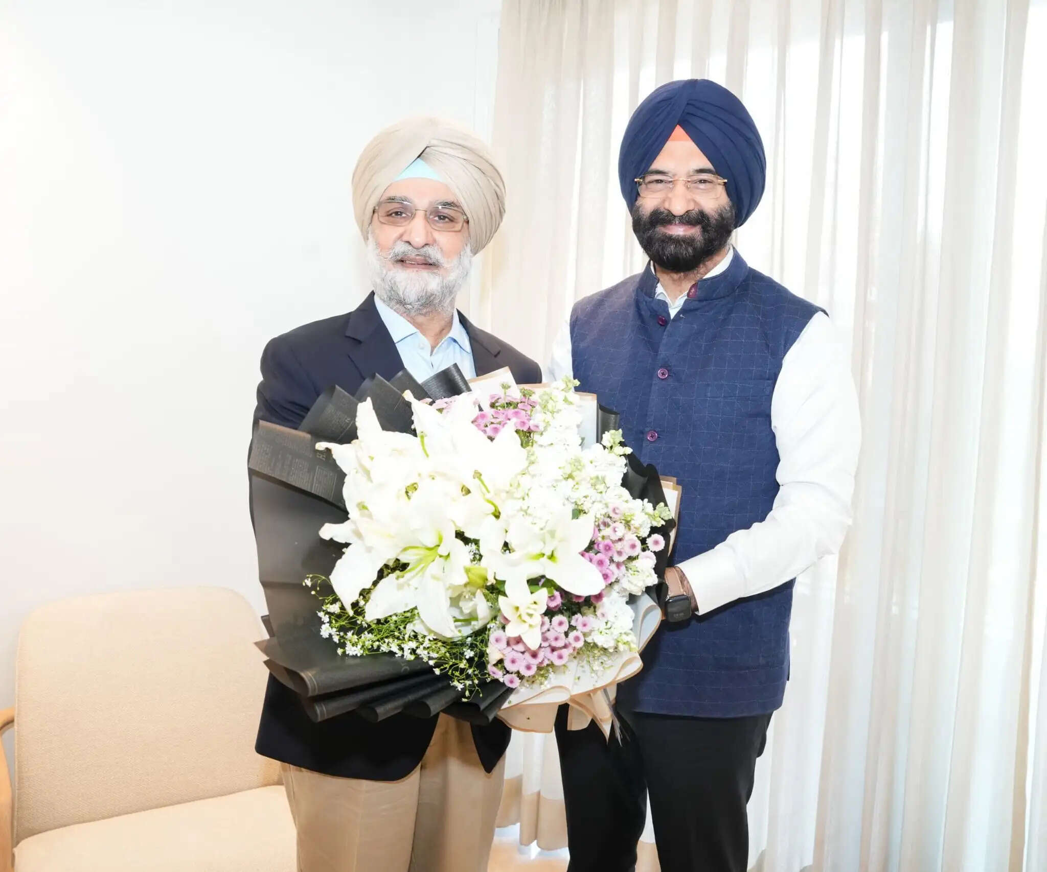 दिल्ली के नवनियुक्त उपराज्यपाल से मंत्री सिरसा ने की मुलाकात