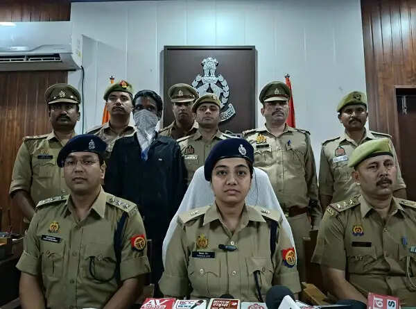 चाेरी की 11 माेटर साइकिलाें के साथ वाहन चाेर गिरफ्तार