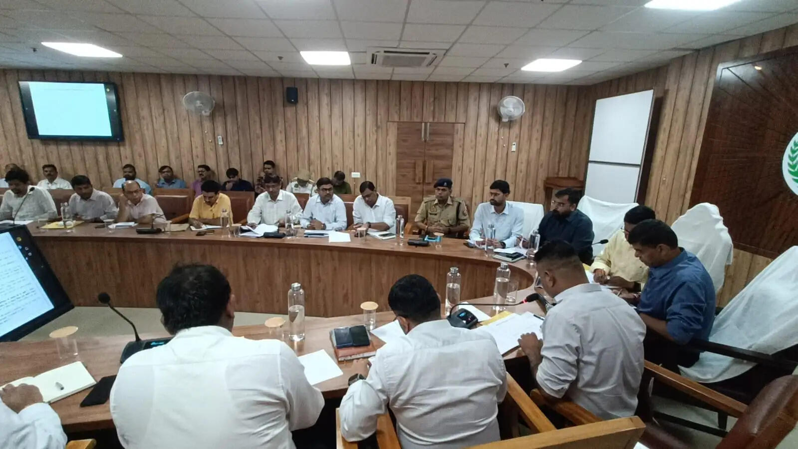 बाढ़ व जलभराव से निपटने को प्रशासन अलर्ट