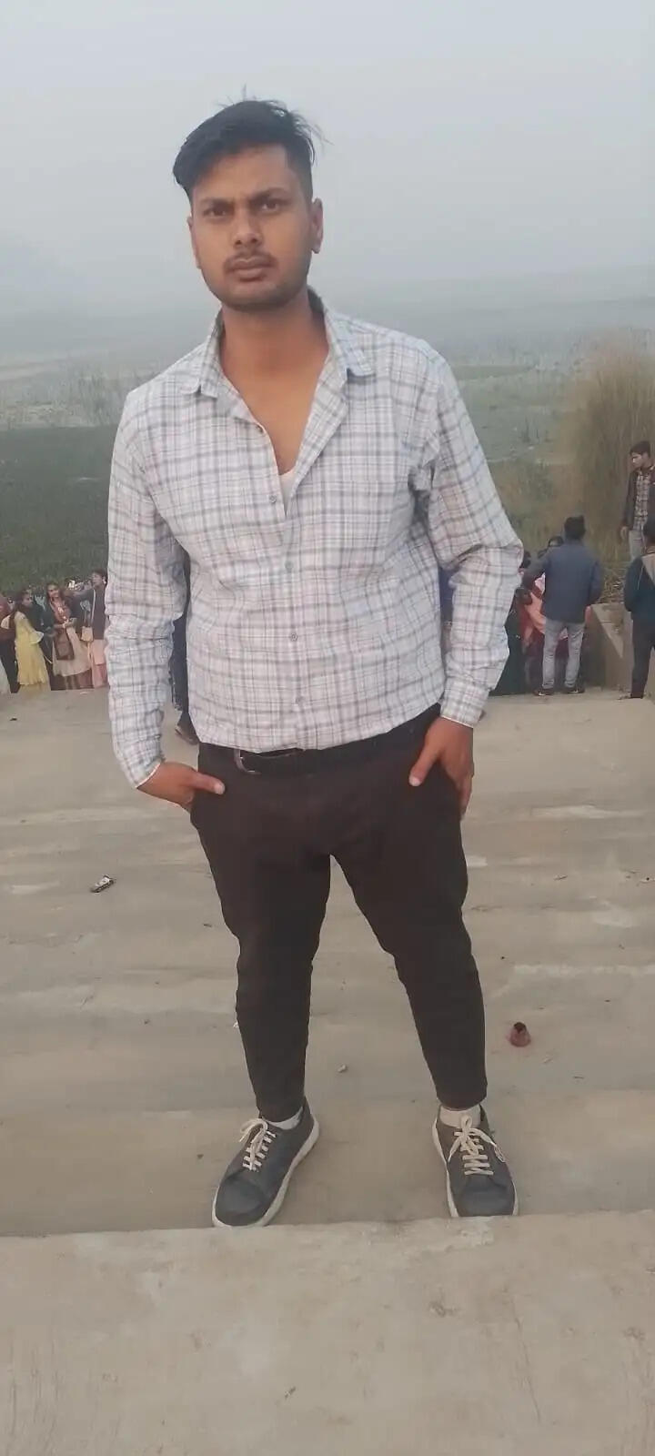 तेज रफ्तार बस की चपेट में आए छात्र की मौत, एक घायल