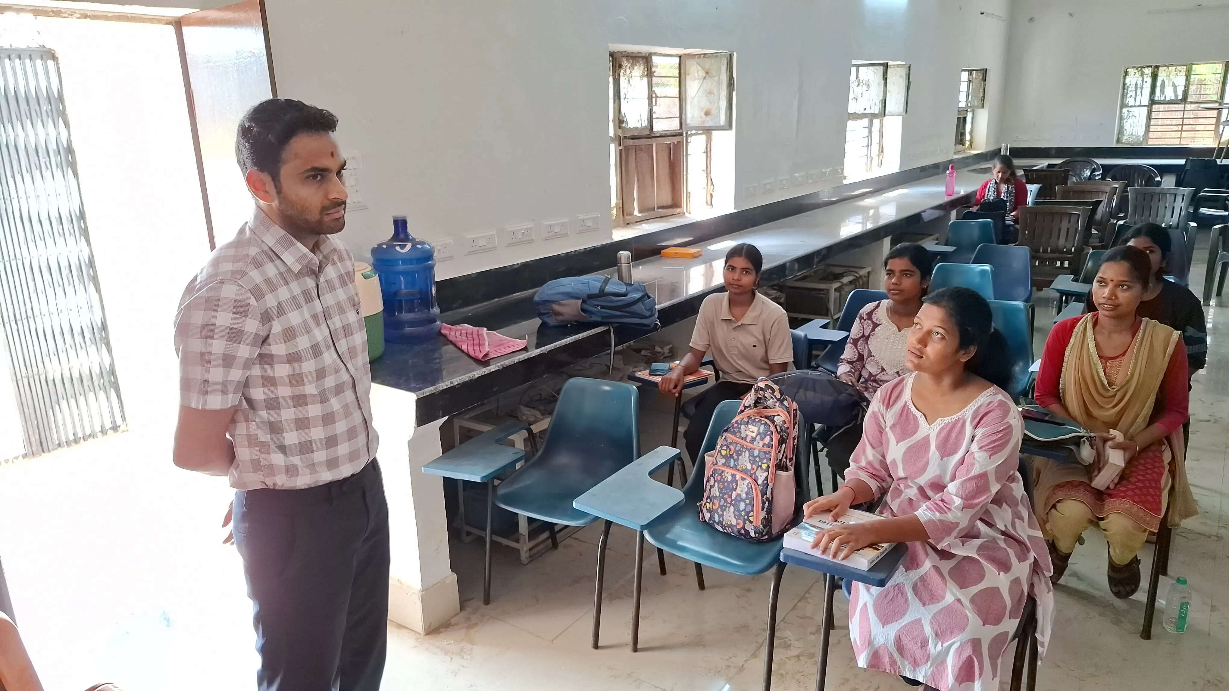 डीएम ने मुख्यमंत्री अभ्युदय कोचिंग का किया निरीक्षण, शिक्षण व्यवस्था का लिया जायजा