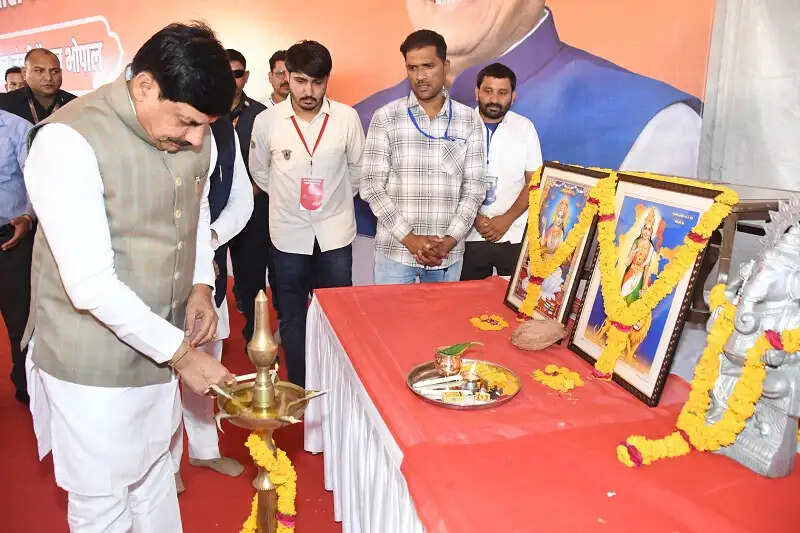 ग्रामीण विकास में रोजगार सहायकों की महत्वपूर्ण भूमिका, राज्य सरकार करेगी इनकी चिंता: मुख्यमंत्री डॉ. यादव