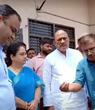 फरीदाबाद में डंपिंग यार्ड के खिलाफ लोगों का प्रदर्शन, सौंपा ज्ञापन