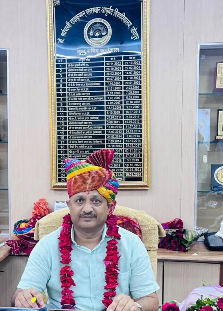 प्रो. गुप्ता ने आयुर्वेद विवि में कुलसचिव का कार्यभार संभाला