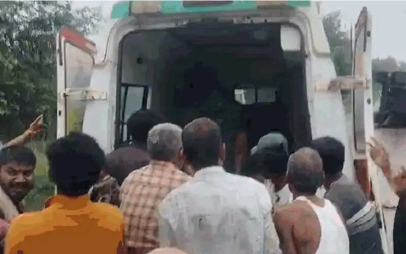 मप्र में बस-बल्कर की जोरदार भिड़ंत, 3 लोगों की मौत और 8 गंभीर घायल