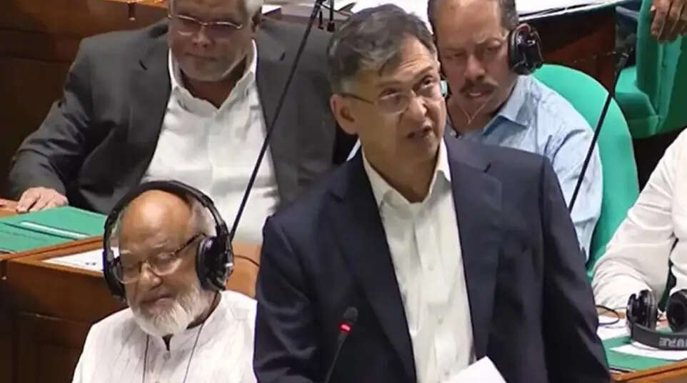 बांग्लादेश के गृहमंत्री ने कहा-जुलाई 2025 का राष्ट्रीय चार्टर कार्यान्वयन आदेश 'अंतहीन छल'