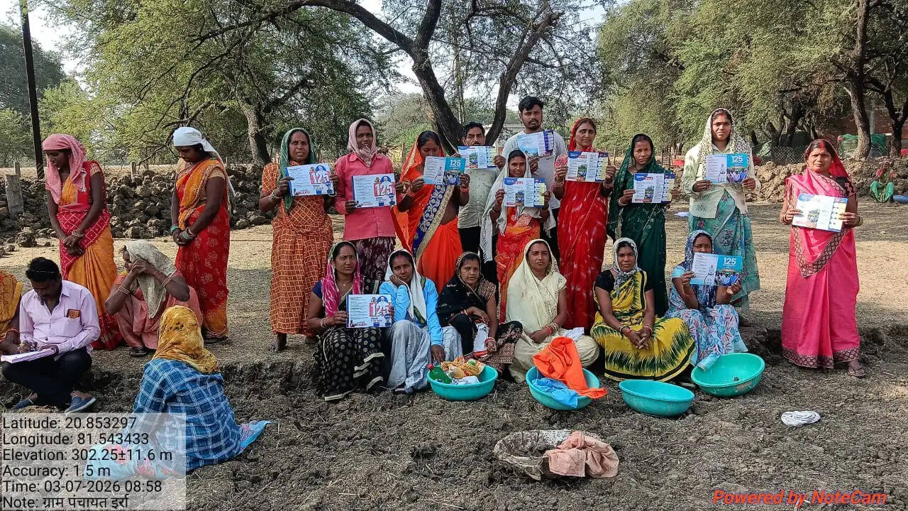 धमतरी जिला के ग्राम इर्रा में ग्रामीणों को दी गई वीबीजी राम जी योजना की जानकारी
