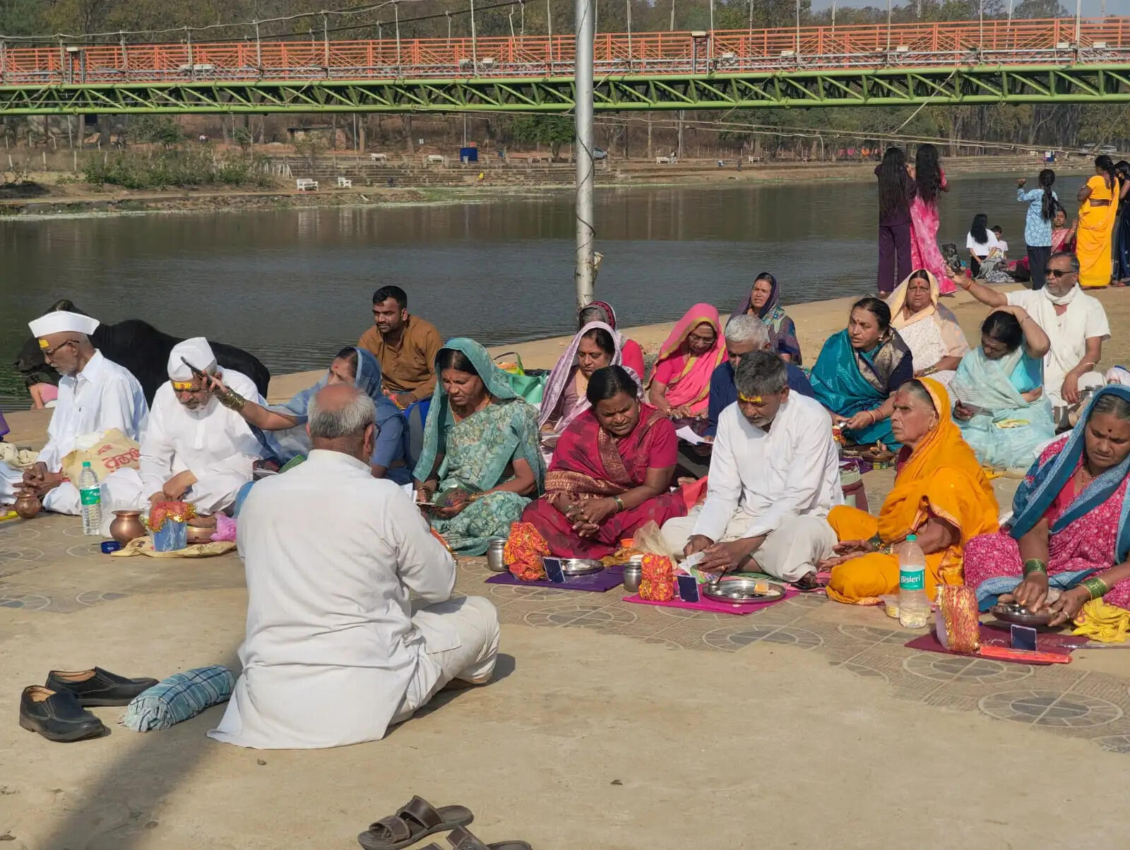 अनूपपुर: तमिलनाडु, महाराष्ट्र सहित कई राज्यों से आये परिक्रमावासियों ने किया तट परिवर्तन