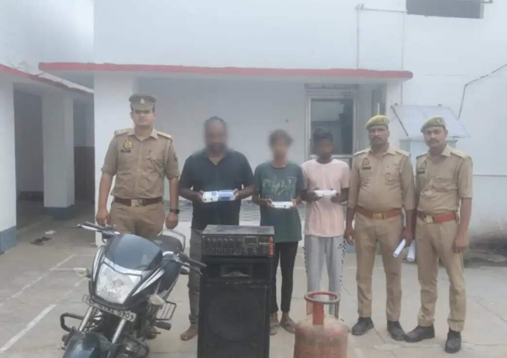 चोरी करने वाले गिरोह के तीन अपराधी गिरफ्तार