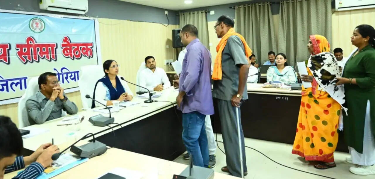 कोरिया : जनता की समस्याओं पर कलेक्टर सख्त, 25 आवेदनों पर तय समय-सीमा में त्वरित समाधान के दिए कड़े निर्देश