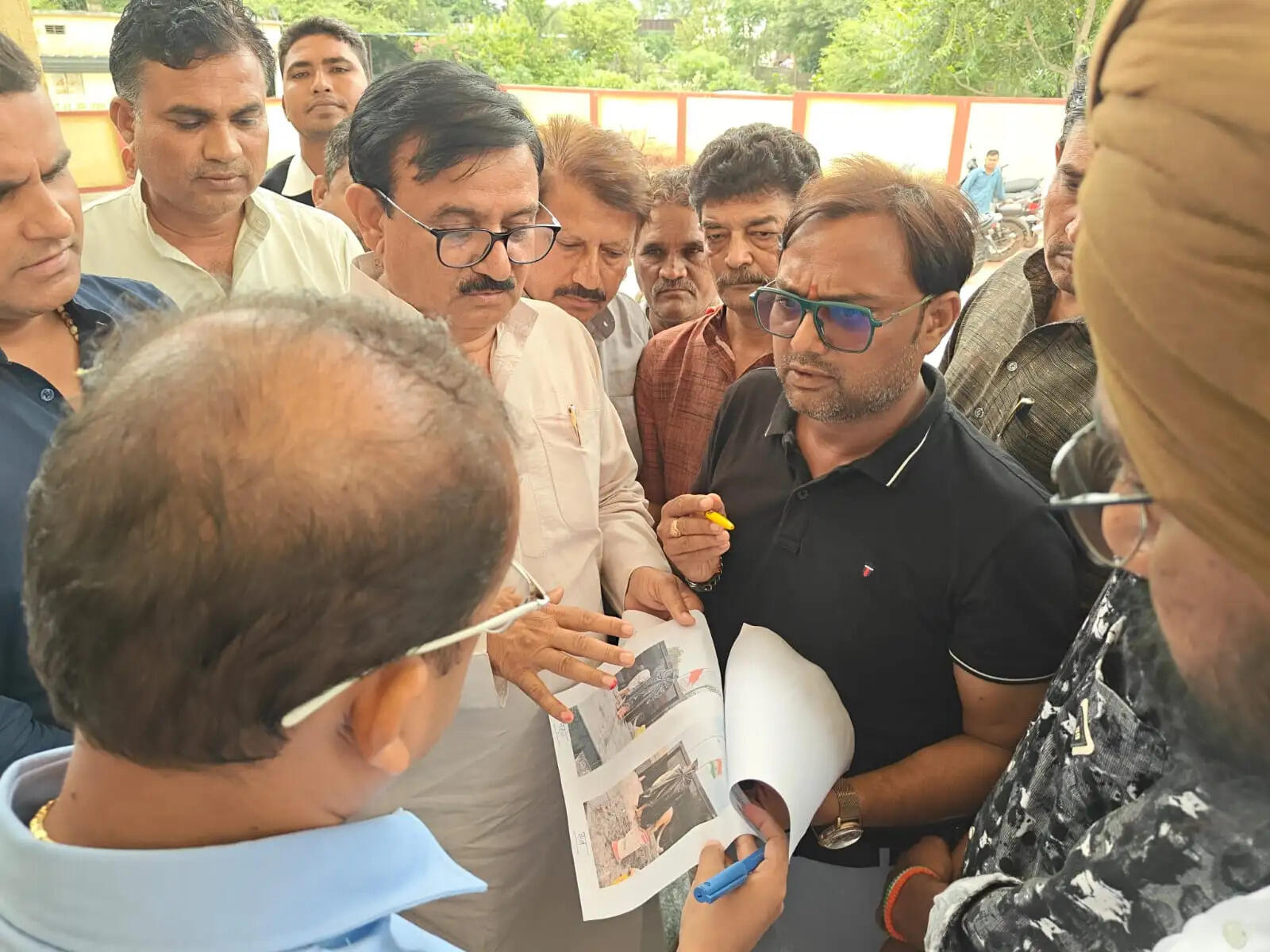 राजगढ़ः भारत माता की प्रतिमा पर झंडे को लेकर कांग्रेस ने एसडीएम को सौंपा ज्ञापन