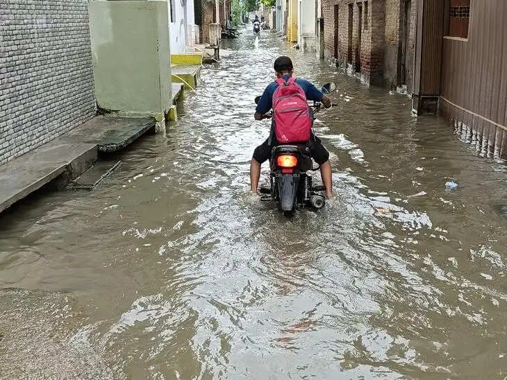 बांदा में 10 घंटे की बारिश से बेहाल, ऑरेंज अलर्ट जारी