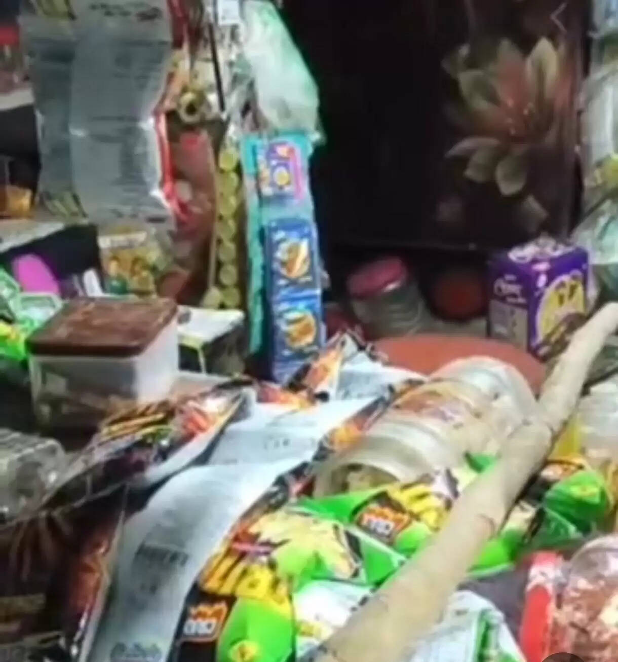 घर के बाहर शराब पीने से रोका तो दबंगों ने दुकानदार पर किया हमला, गोलक से निकाल ले गए 6 हजार रूपये