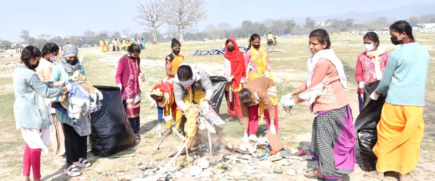 शांतिकुंज परिवार ने एक बार पुनः बैरागी द्वीप पर चलाया स्वच्छता अभियान