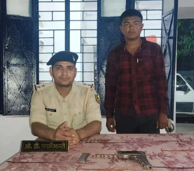 लोडेड पिस्टल और 5 जिंदा कारतूस के साथ एक बदमाश गिरफ्तार
