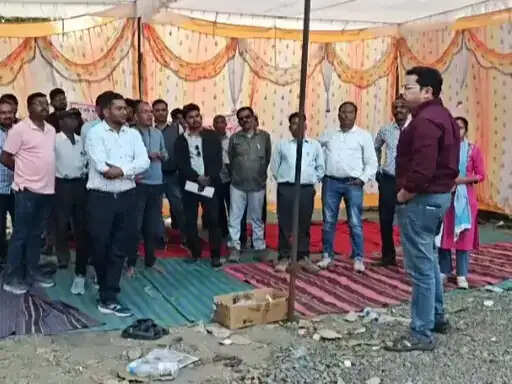 अनूपपुर: पटवारी हडताल 13वां दिन: प्रशासन ने खाली कराया धरना स्थाल, उखाडा टेंट